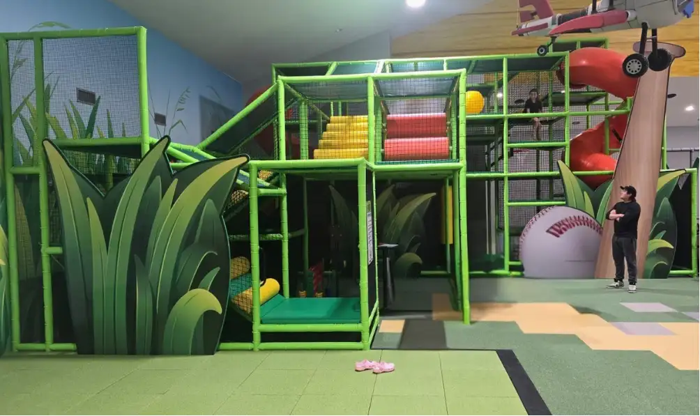 cute summer theme for indoor play at city gate church